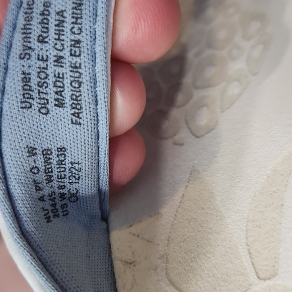 Olukai White Womens Flip Flop Sandals - Picture 4 of 5